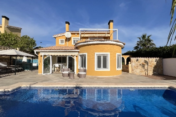 Villa in Gata de Gorgos(Monte Pedreguer) zur Ferienvermietung, Wohnfläche 180 m², Baujahr 2006, + Ofen, Klimaanlage, Grundstück 600 m², 3 Schlafzimmer, 3 Badezimmer, Pool, ref.: T-0624-1