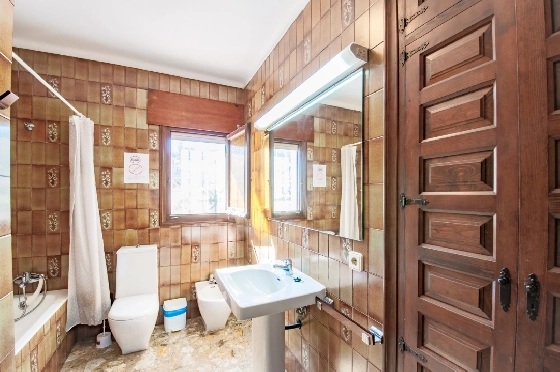 Villa in Benissa(La Fustera) zu verkaufen, Wohnfläche 312 m², Baujahr 1978, Klimaanlage, Grundstück 2669 m², 6 Schlafzimmer, 2 Badezimmer, Pool, ref.: AM-12452DA-40