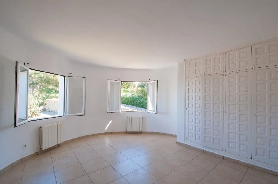 Villa in Javea zu verkaufen, Wohnfläche 318 m², Baujahr 1982, Klimaanlage, Grundstück 1377 m², 4 Schlafzimmer, 3 Badezimmer, Pool, ref.: AM-12459DA-19