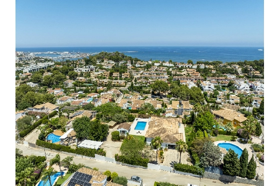 Villa in Denia zu verkaufen, Wohnfläche 324 m², Baujahr 1993, Zustand modernisiert, + Fussbodenheizung, Klimaanlage, Grundstück 1888 m², 4 Schlafzimmer, 2 Badezimmer, Pool, ref.: BC-7771-12