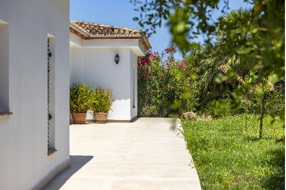 Villa in Denia zu verkaufen, Wohnfläche 324 m², Baujahr 1993, Zustand modernisiert, + Fussbodenheizung, Klimaanlage, Grundstück 1888 m², 4 Schlafzimmer, 2 Badezimmer, Pool, ref.: BC-7771-34