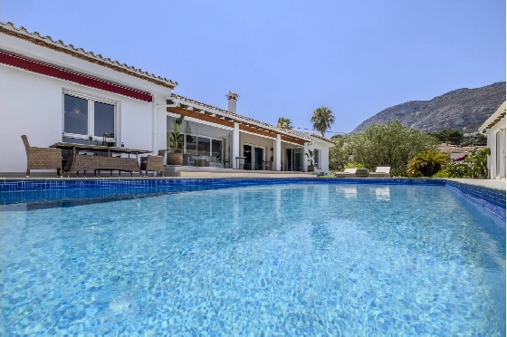 Villa in Denia zu verkaufen, Wohnfläche 324 m², Baujahr 1993, Zustand modernisiert, + Fussbodenheizung, Klimaanlage, Grundstück 1888 m², 4 Schlafzimmer, 2 Badezimmer, Pool, ref.: BC-7771-5