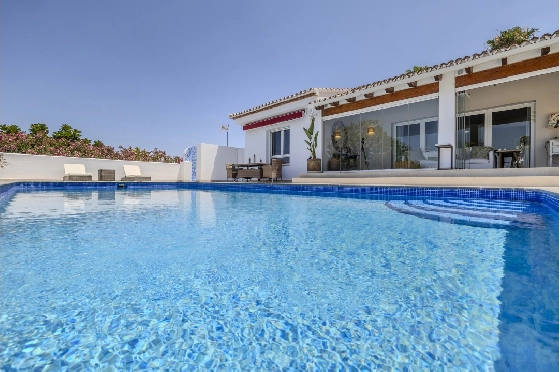 Villa in Denia zu verkaufen, Wohnfläche 324 m², Baujahr 1993, Zustand modernisiert, + Fussbodenheizung, Klimaanlage, Grundstück 1888 m², 4 Schlafzimmer, 2 Badezimmer, Pool, ref.: BC-7771-6