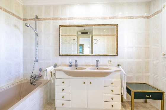 Villa in Denia zu verkaufen, Wohnfläche 267 m², Baujahr 1993, Zustand gepflegt, + Zentralheizung, Grundstück 1085 m², 4 Schlafzimmer, 3 Badezimmer, Pool, ref.: BC-7785-38