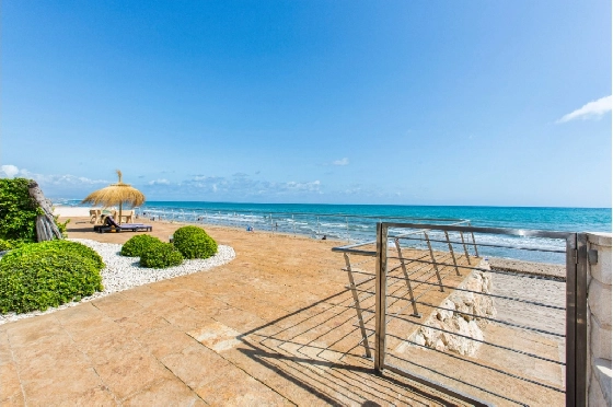 Villa in Denia zu verkaufen, Wohnfläche 266 m², Klimaanlage, Grundstück 1254 m², 5 Schlafzimmer, 3 Badezimmer, Pool, ref.: VI-CHA2550-15