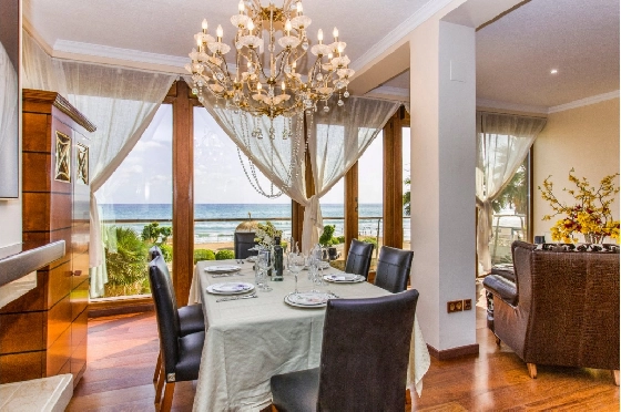 Villa in Denia zu verkaufen, Wohnfläche 266 m², Klimaanlage, Grundstück 1254 m², 5 Schlafzimmer, 3 Badezimmer, Pool, ref.: VI-CHA2550-23
