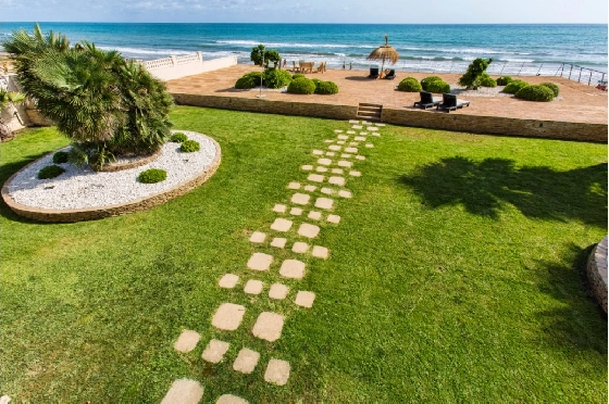 Villa in Denia zu verkaufen, Wohnfläche 266 m², Klimaanlage, Grundstück 1254 m², 5 Schlafzimmer, 3 Badezimmer, Pool, ref.: VI-CHA2550-48